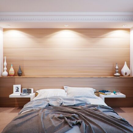 Zaaranżowana sypialnia w sposób funkcjonalny i estetyczny